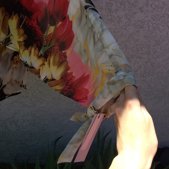 Mesmerize Tulip flower 2-piece set Blouse shirt tank top and shawl overlay 👚 - Picture 4 of 8